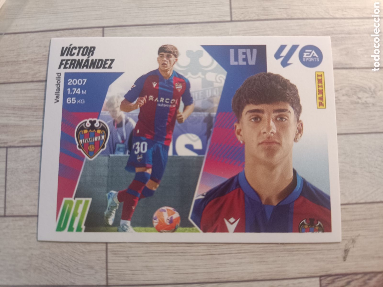 Cartes &agrave; collectionner de Football: 19B VICTOR FERNADEZ 19 B LEVANTE UD LIGA ESTE 2025 2026 PANINI 25 26 SIN PEGAR