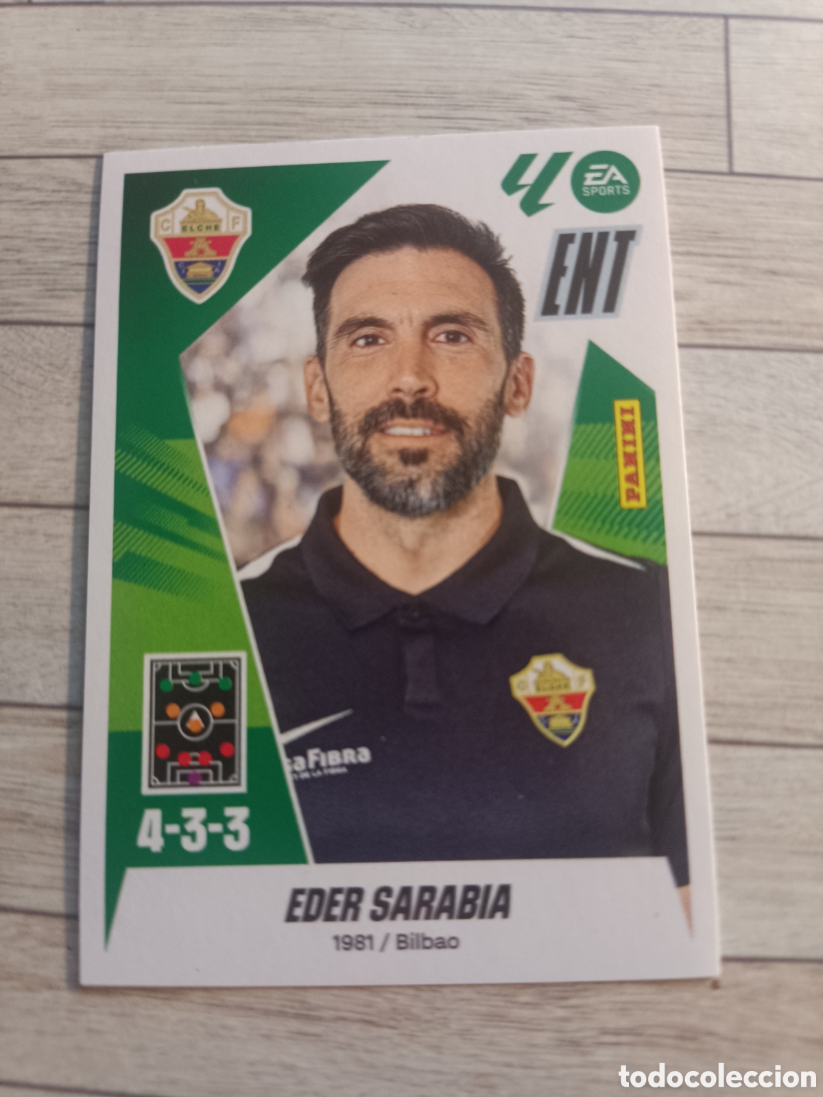 Cromos de F&uacute;tbol: 2 ENTRENADOR EDER SARABIA ELCHE LIGA ESTE 2025 2026 PANINI 25 26 SIN PEGAR
