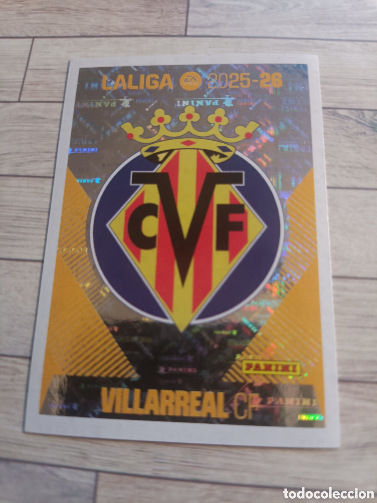 Cartes &agrave; collectionner de Football: 1 ESCUDO VILLARREAL LIGA ESTE 2025 2026 PANINI 25 26 SIN PEGAR