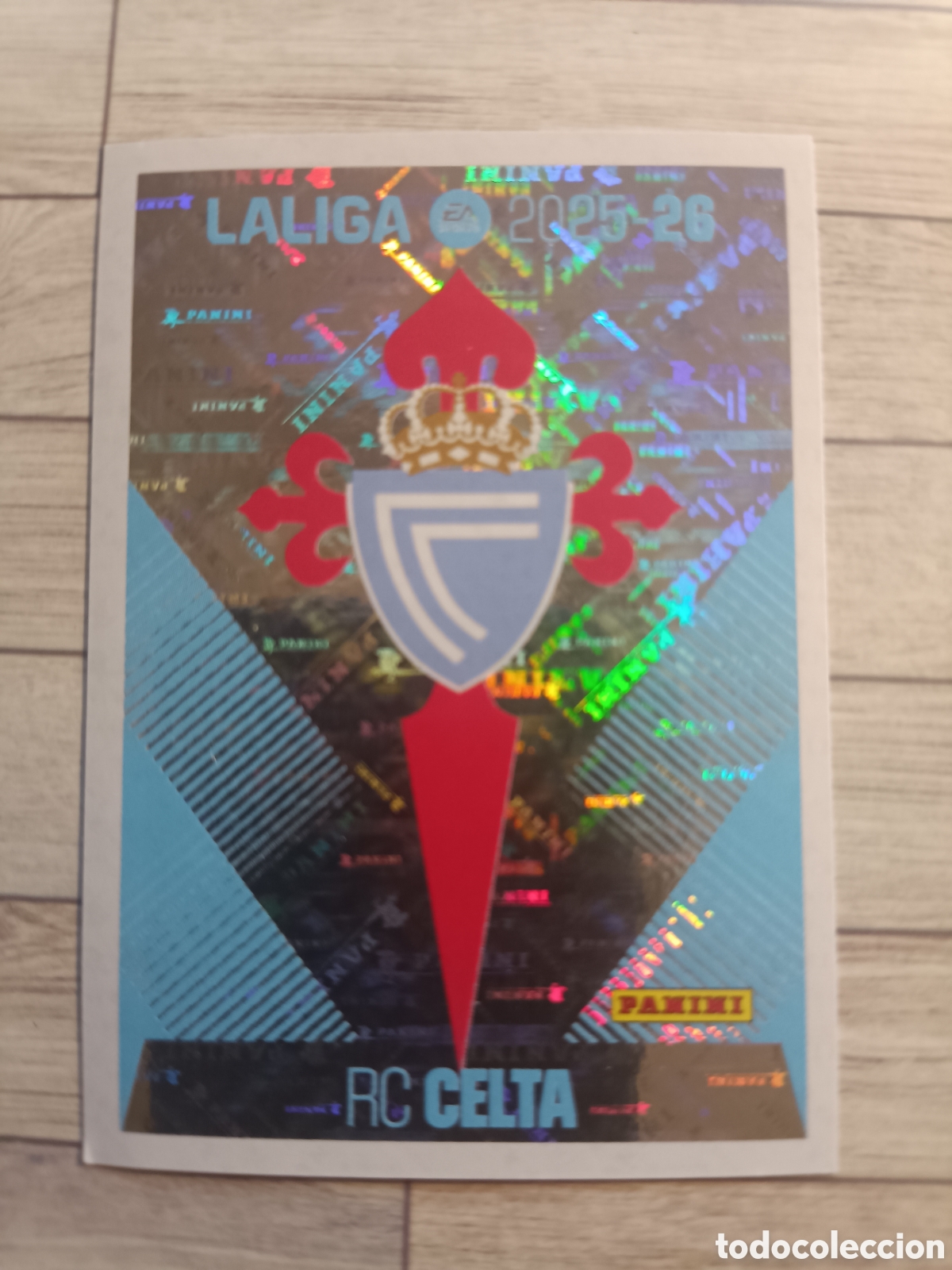 Cromos de F&uacute;tbol: 1 ESCUDO CELTA DE VIGO LIGA ESTE 2025 2026 PANINI 25 26 SIN PEGAR
