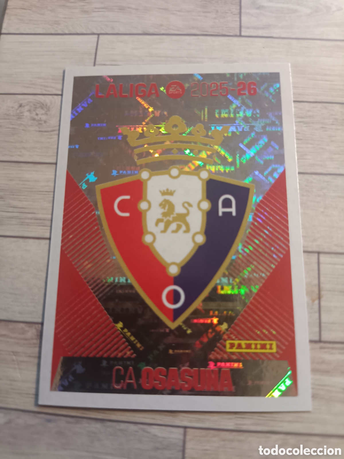 Cromos de F&uacute;tbol: 1 ESCUDO OSASUNA LIGA ESTE 2025 2026 PANINI 25 26 SIN PEGAR