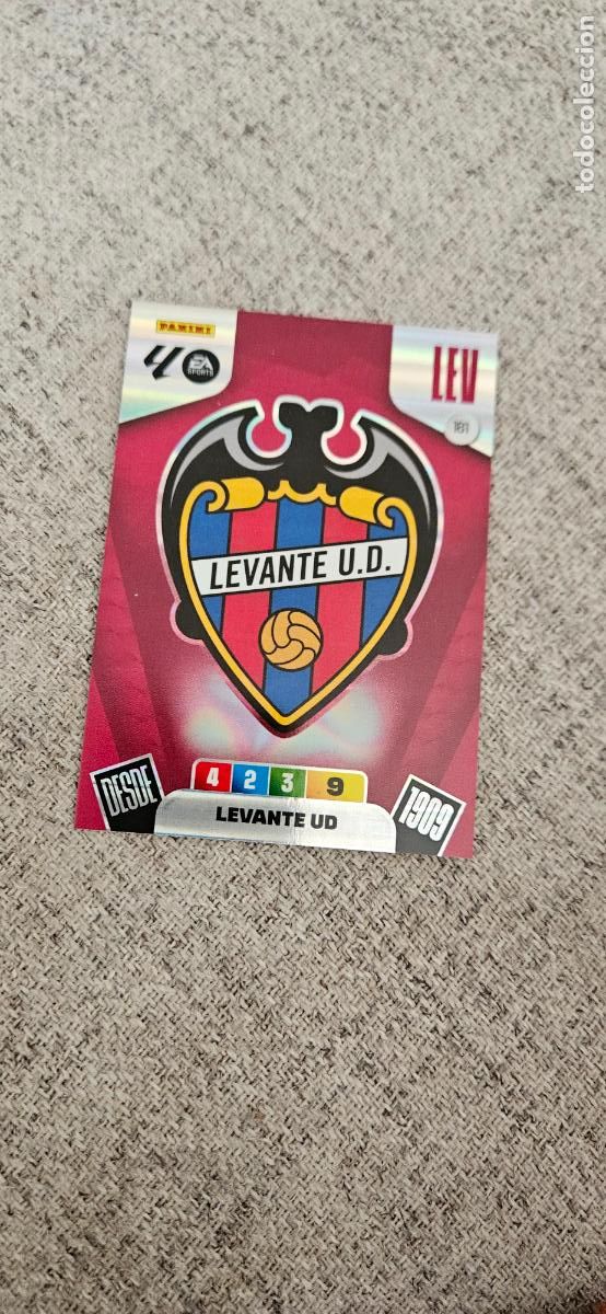 Cromos de F&uacute;tbol: levante 181 escudo adrenalyn 2025 2026 25 26 trading card