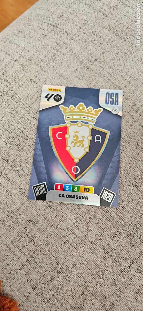 Cromos de Futebol: osasuna 235 escudo adrenalyn 2025 2026 25 26 trading card