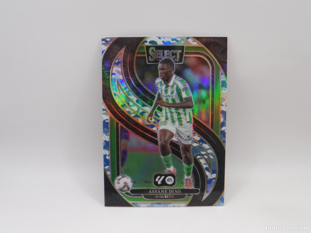 Figurine di Calcio: 135 ASSANE DIAO NUMERADA /30 WINTER CAMO BETIS PANINI SELECT LIGA 2024 2025 24 25