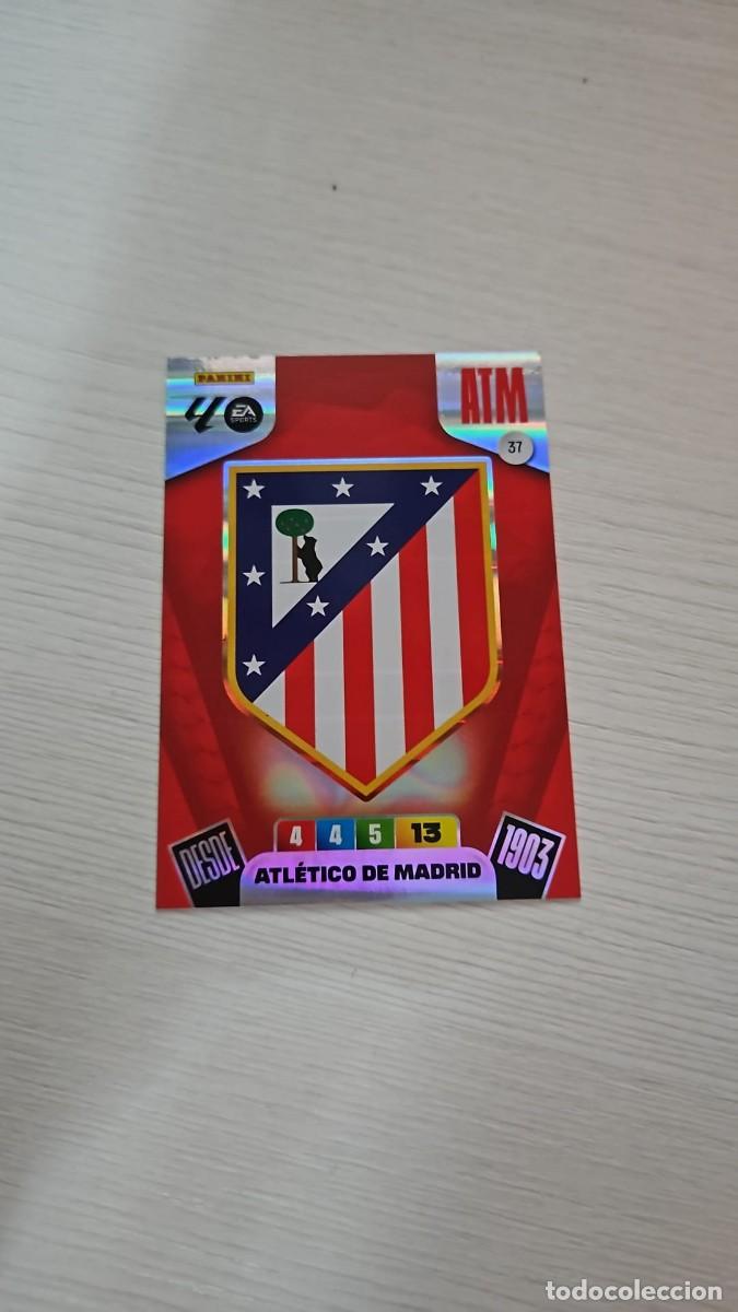 Cromos de F&uacute;tbol: 37 ESCUDO ATL&Eacute;TICO DE MADRID | ADRENALYN XL LALIGA 2025-26