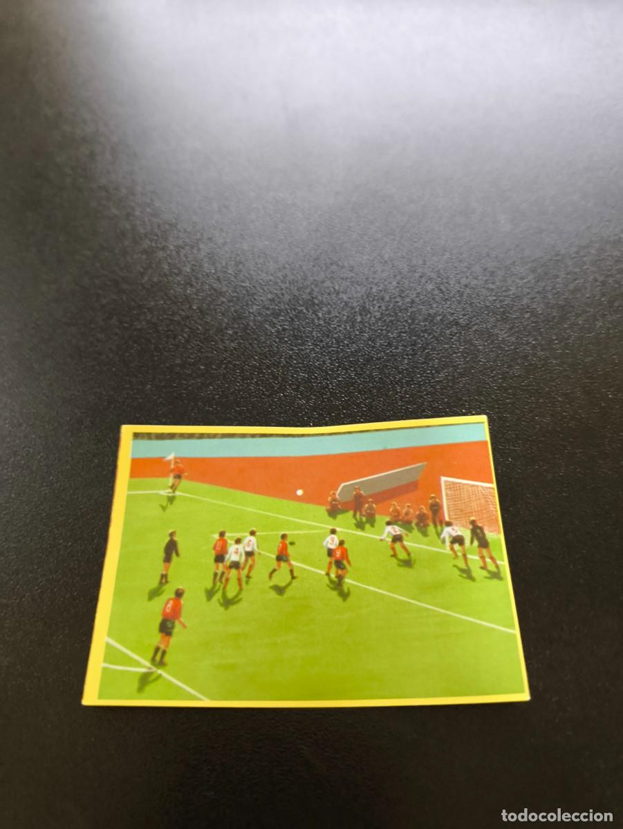 Cromos de F&uacute;tbol: 12 El saque de esquina SIN PEGAR DANONE FUTBOL EN ACCION MUNDIAL 1982 82 NO PANINI