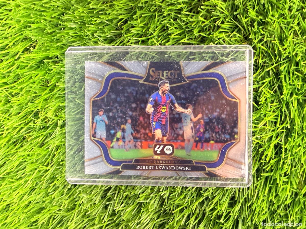 Cromos de F&uacute;tbol: N&ordm; 201 Robert Lewandowski Base Field Level FC Barcelona Select La Liga 25 26