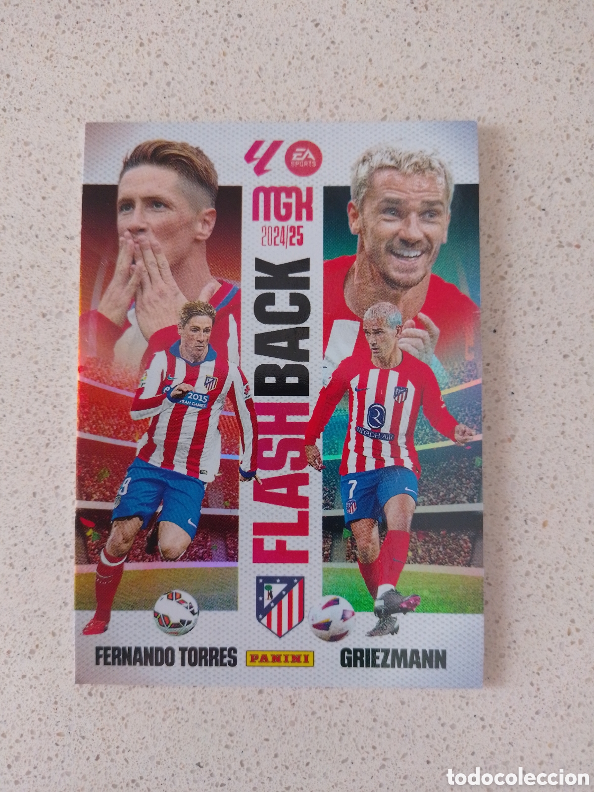 Cromos de F&uacute;tbol: CARTA 426 FLASH BACK FERNANDO TORRES / GRIEZMANN ATLETICO DE MADRID. MEGACRACKS 24/25.