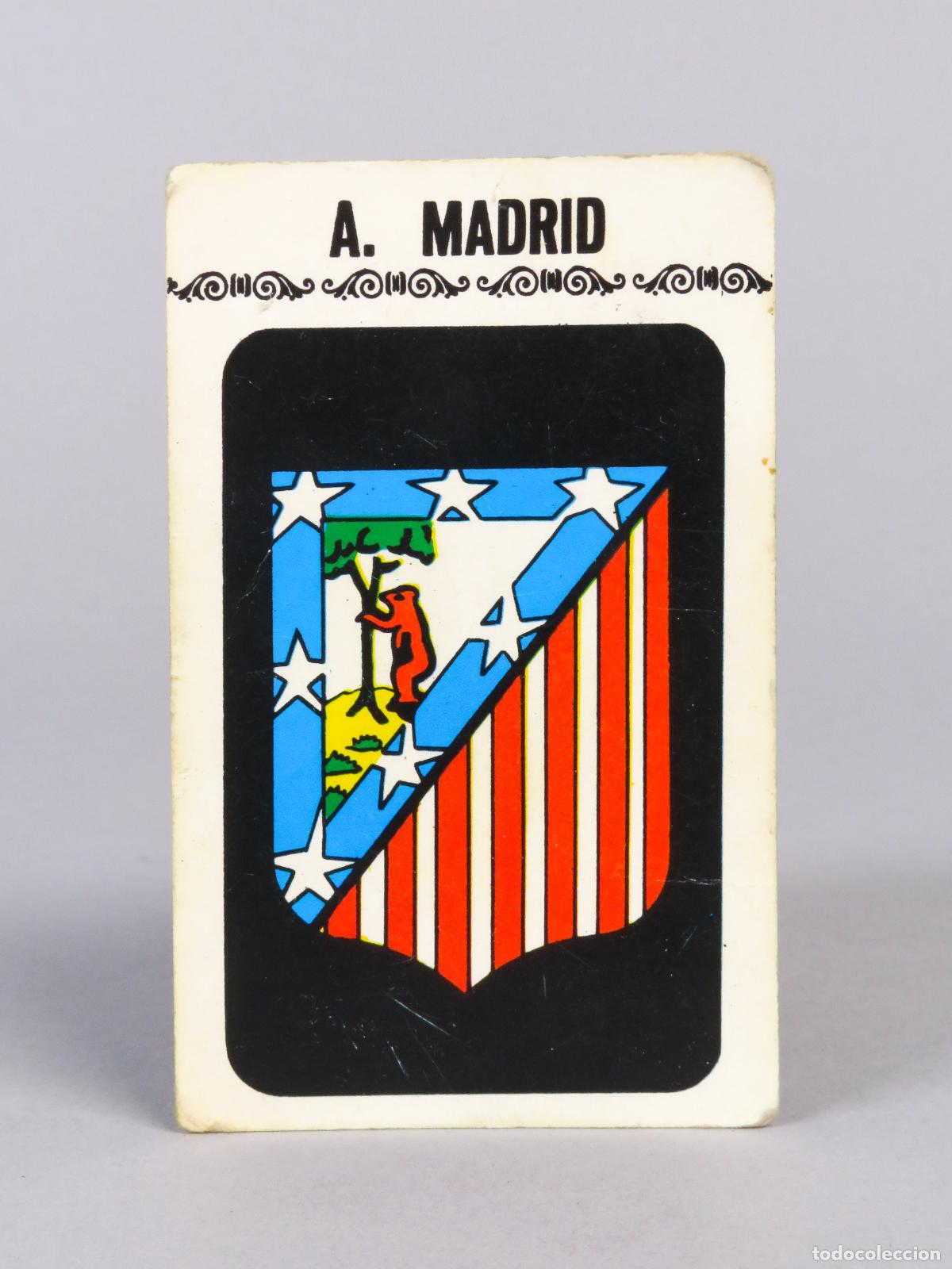 Cromos de F&uacute;tbol: Cromo f&uacute;tbol escudo Atl&eacute;tico Madrid con alineaci&oacute;n Ed Fher 1970