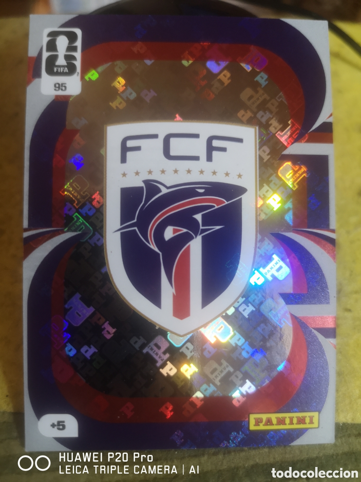 Cromos de F&uacute;tbol: ADRENALYN FIFA WORLD CUP 2026 ESCUDO CABO VERDE 95