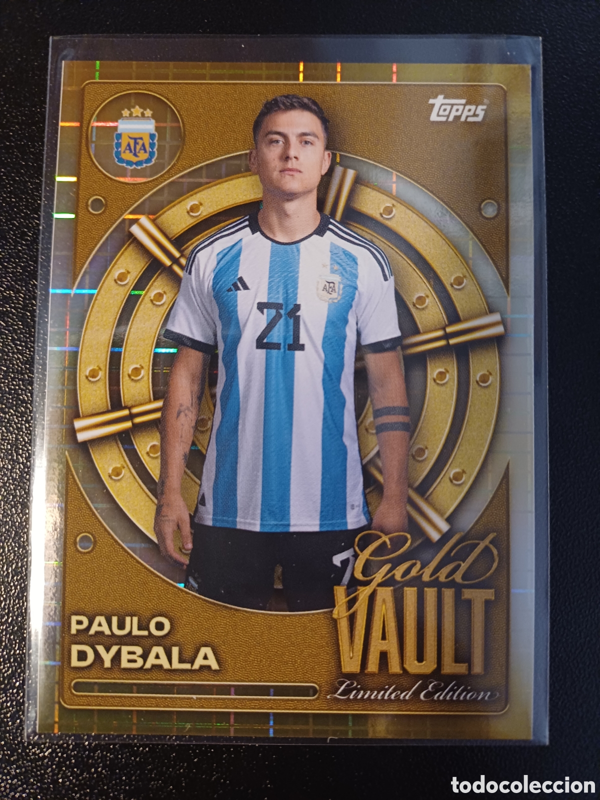 Cartes &agrave; collectionner de Football: #GV-4 PAULO DYBALA GOLD VAULT LIMITED EDITION TOPPS ARGENTINA COLLECTOR TIN 2026