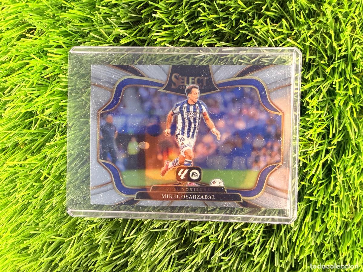 Cromos de F&uacute;tbol: N&ordm; 247 Mikel Oyarz&aacute;bal Base Field Level Real Sociedad Select Liga 25 26