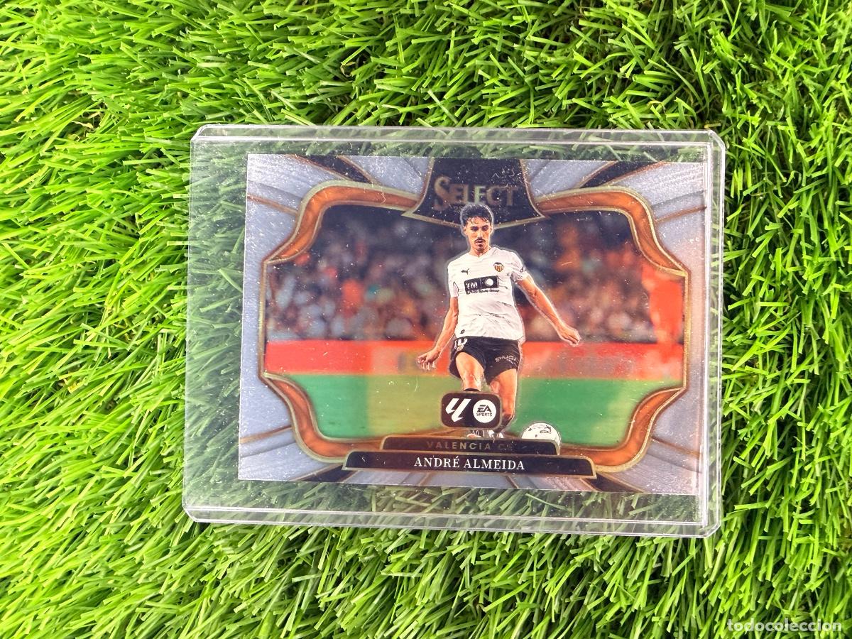 Cromos de F&uacute;tbol: N&ordm; 205 Andr&eacute; Almeida Base Field Level Valencia CF Select Liga 25 26
