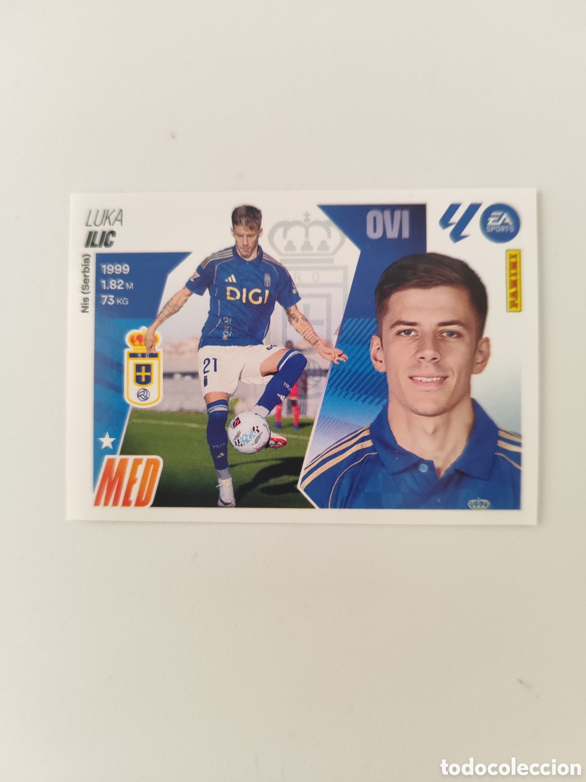 Cromos de F&uacute;tbol: ERROR CORREGIDO CON ESCUDO CROMO N&Uacute;MERO 15 ILIC OVIEDO. LIGA ESTE 25/26. CUARTA EDICI&Oacute;N.