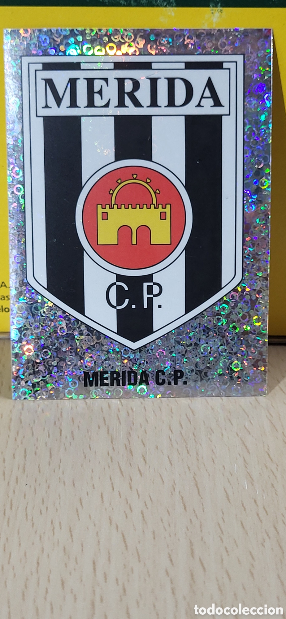 Cartes &agrave; collectionner de Football: ESCUDO MERIDA C.F. LIGA 95 96 DE FUTBOL PROFESIONAL PANINI