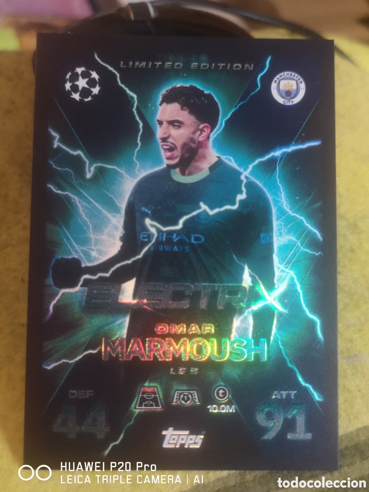 Fu&szlig;ball-Sticker: LE 5 OMAR MARMOUSH LIMITED EDITION ELECTRIX MATCH ATTAX EXTRA 2025 2026 MANCHESTER CITY