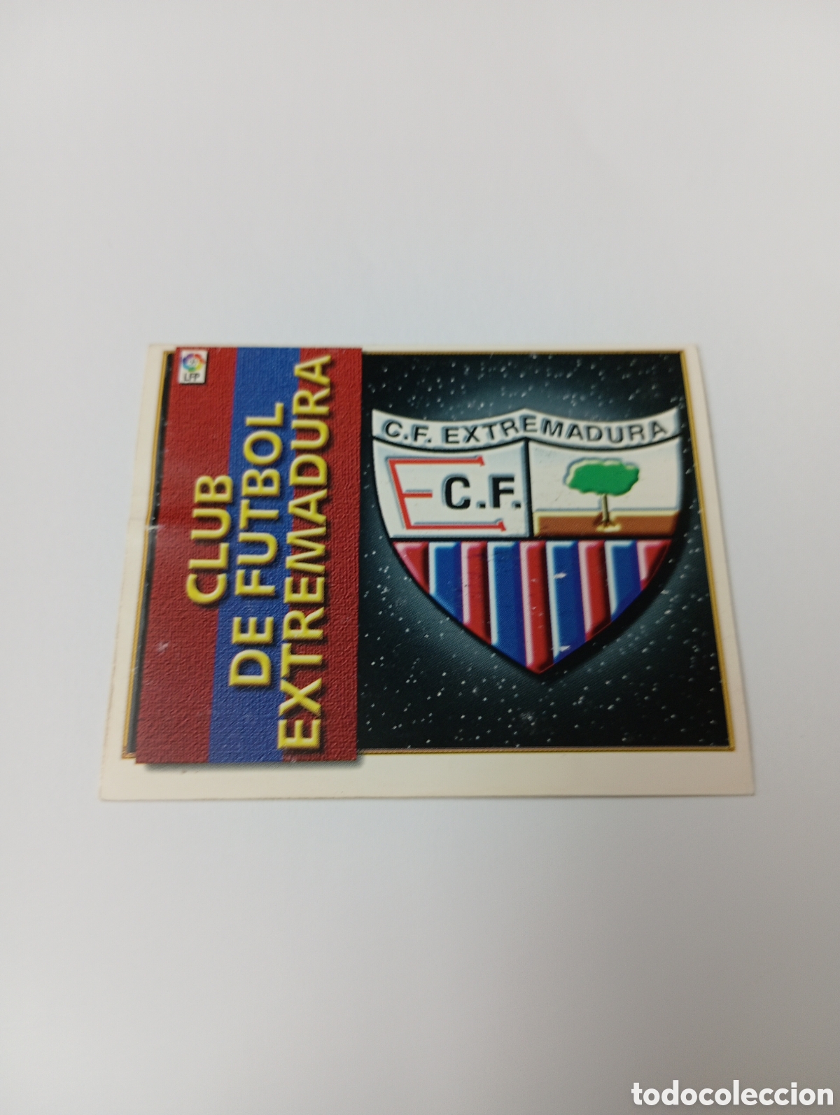Cromos de F&uacute;tbol: ESCUDO Extremadura Liga Este 1998 1999 NUEVO SIN PEGAR 98 99