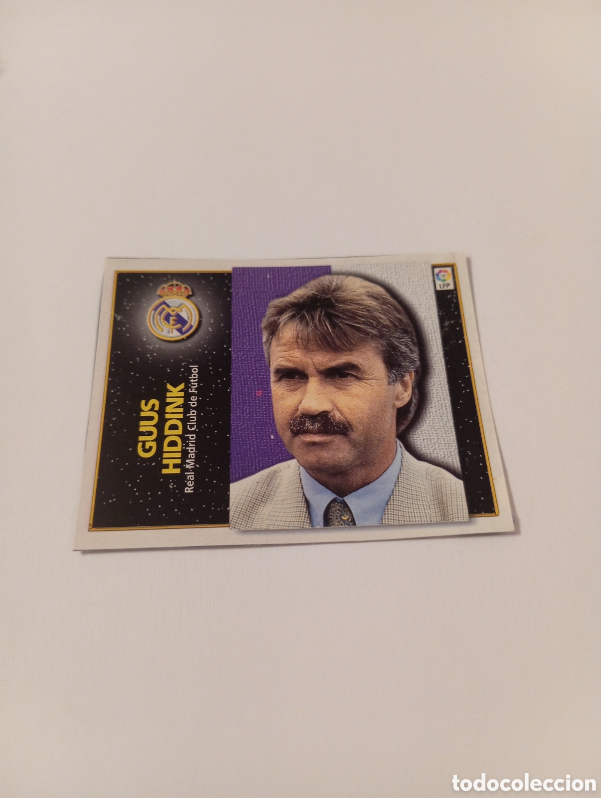 Fu&szlig;ball-Sticker: ENTRENADOR GUUS HIDDINK Real Madrid Liga Este 1998 1999 recortado 98 99