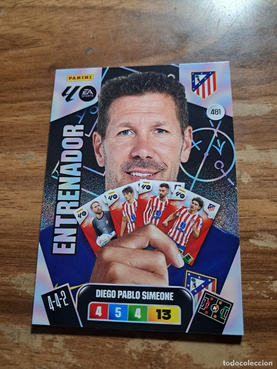 Cromos de F&uacute;tbol: CARD ADENALYN XL TEMPORADA 25/26: ENTRENADOR AT. MADRID DIEGO PABLO SIMEONE, N&deg; 481