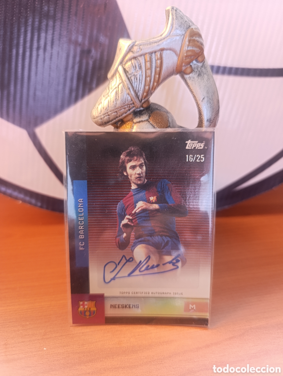 Cromos de F&uacute;tbol: T&iacute;tulo: Cromo Johan Neeskens Aut&oacute;grafo Real -Topps FC Barcelona 2025/26 - Numerado 16/25