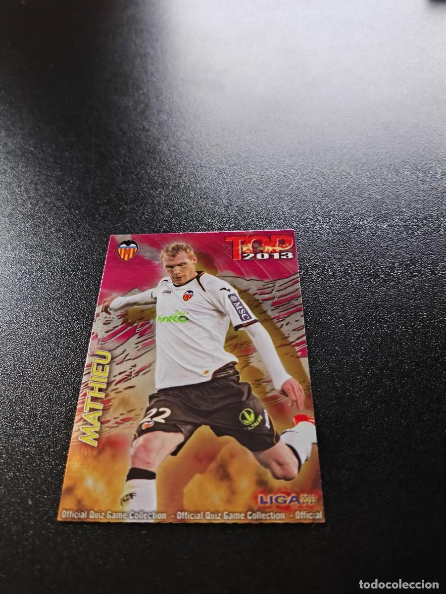 Cromos de F&uacute;tbol: 579 MATHIEU VALENCIA FONDO FUCSIA ROSA TOP MUNDICROMO LIGA 2012 2013 12 13 NO PANINI ESTE