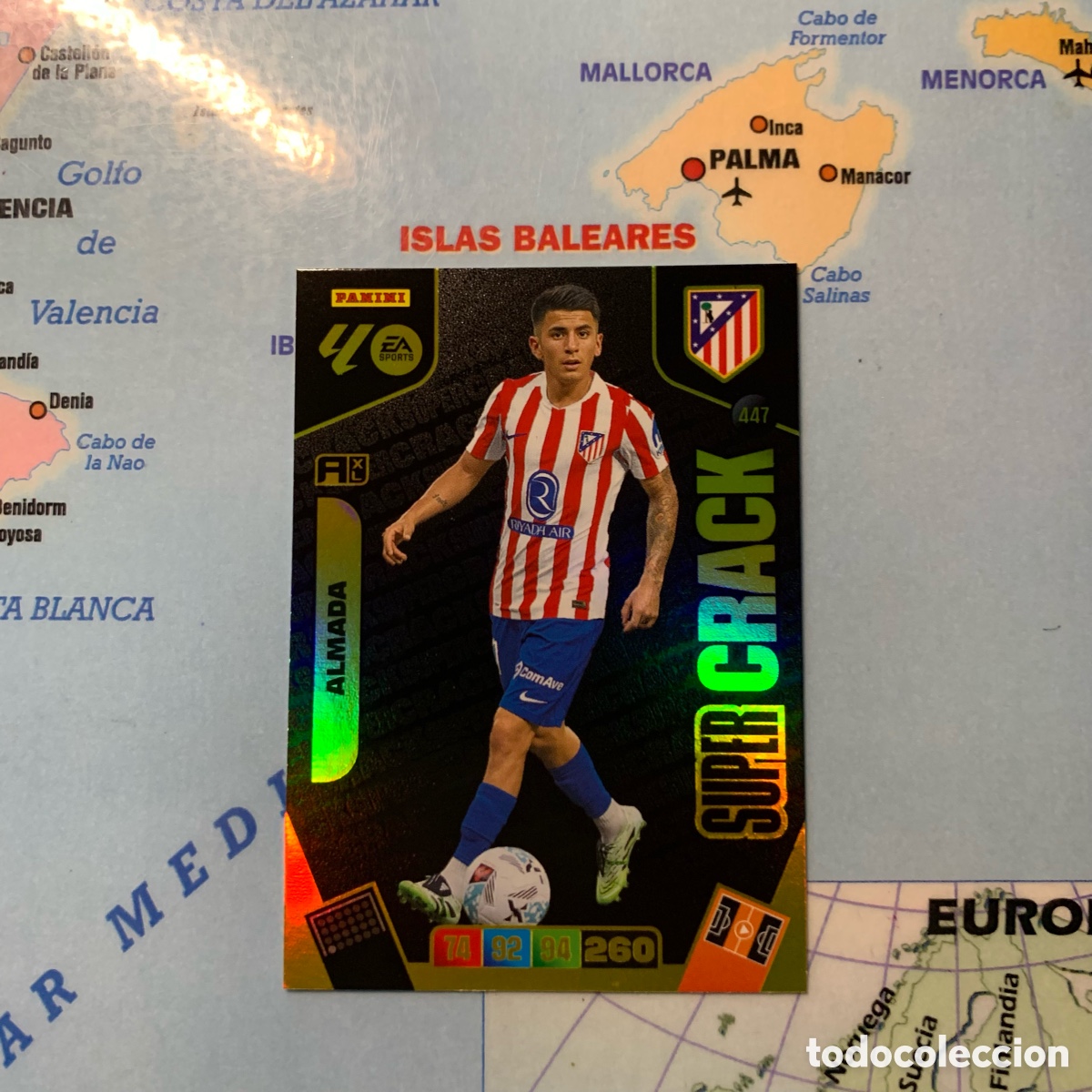 Fu&szlig;ball-Sticker: Almada S&uacute;per Crack n&uacute;mero 447 Del Atletico De Madrid cromo adrenalyn XL 25-26 2025-2026