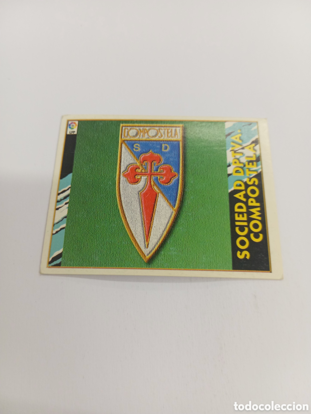 Cromos de F&uacute;tbol: ESCUDO Compostela Liga Este 1997 1998 NUEVO SIN PEGAR 97 98