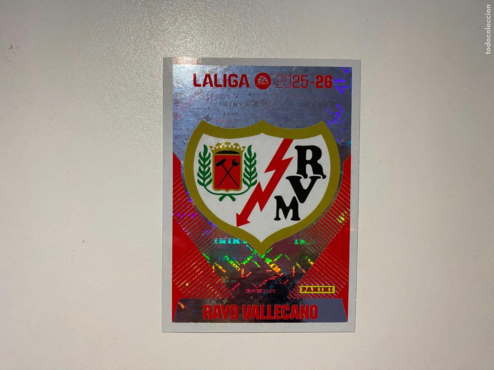 Figurine di Calcio: LALIGA ESTE 2025 2026 EA SPORTS 25 26 ALBUM PANINI LIGA N 1 RAYO VALLECANO ESCUDO