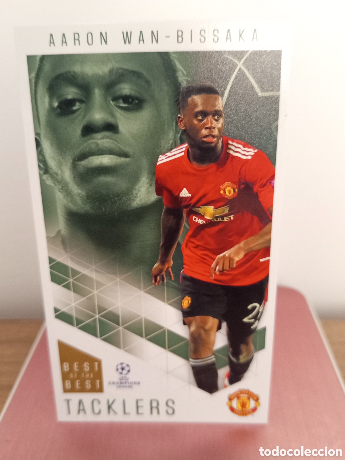 Cartes &agrave; collectionner de Football: ❇️ CROMO GRANDE ⚽ 17 AARON WAN BISSAKA MANCHESTER UNITED TACKLERS TOPPS BEST OF THE BEST 2021 ❇️
