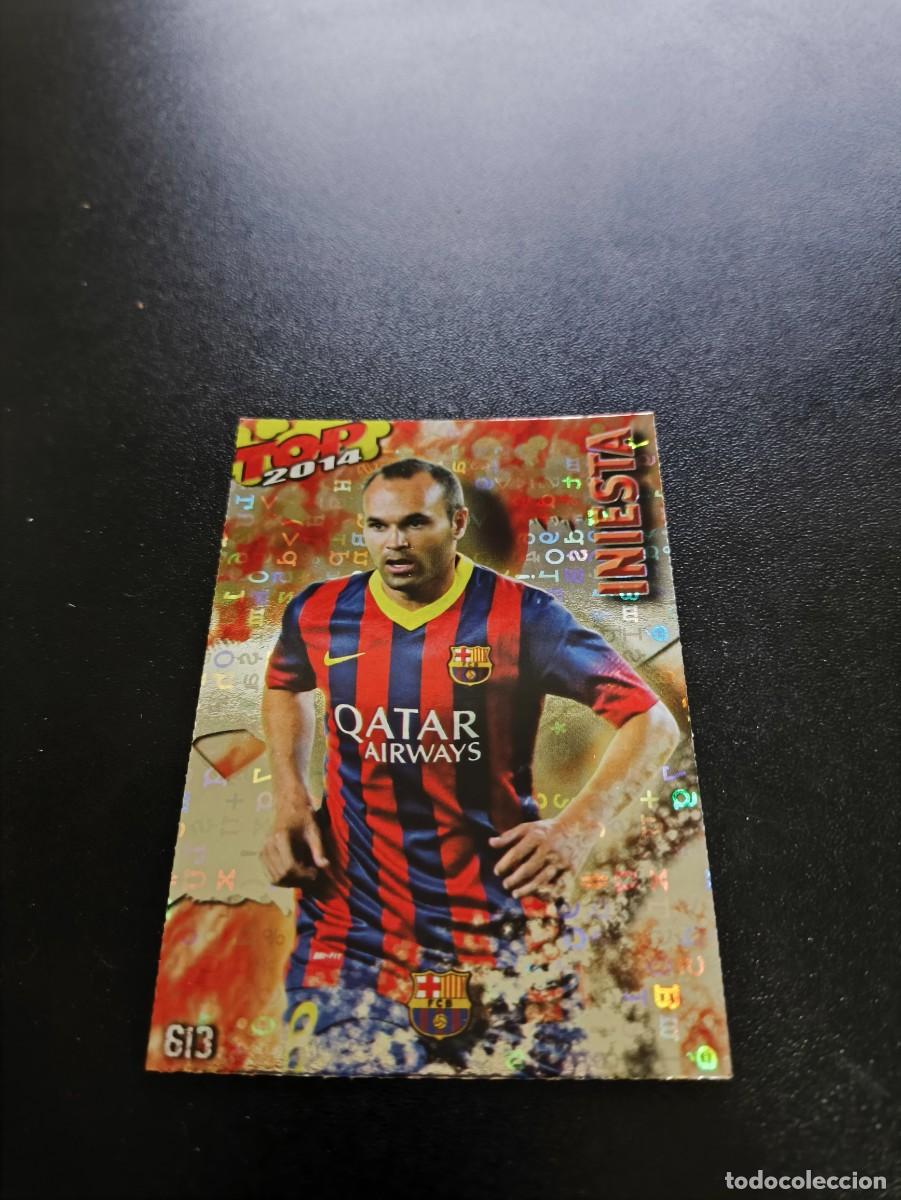 Cromos de F&uacute;tbol: 613 INIESTA BARCELONA BRILLO ROJO LETRAS TOP MUNDICROMO LIGA 2013 2014 13 14 NO PANINI ESTE