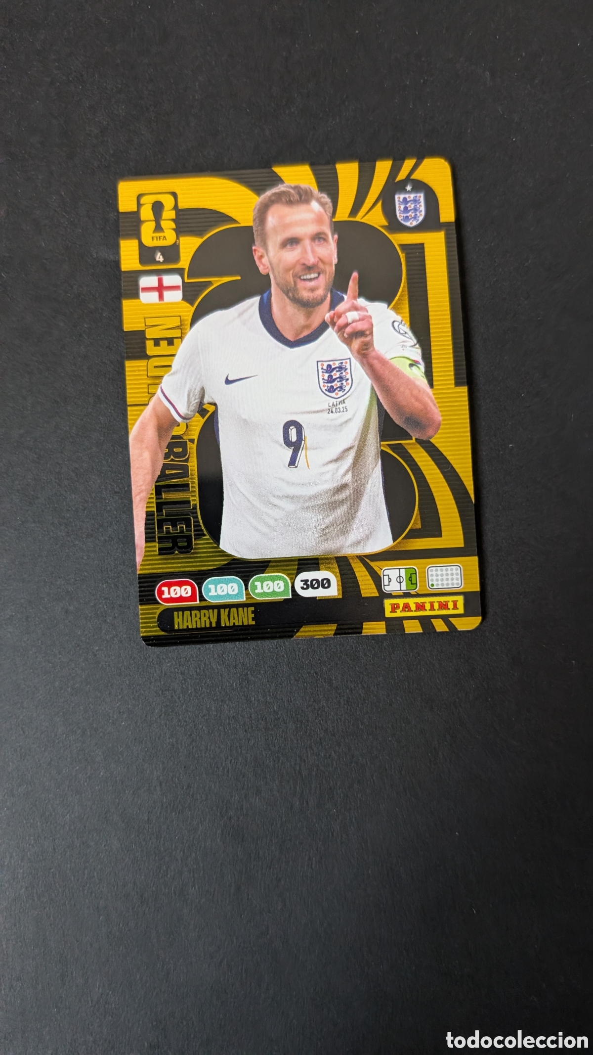 Cromos de F&uacute;tbol: KANE INGLATERRA 4 GOLDEN BALLER ADRENALYN XL FIFA WORLD CUP 2026 26 USA PANINI