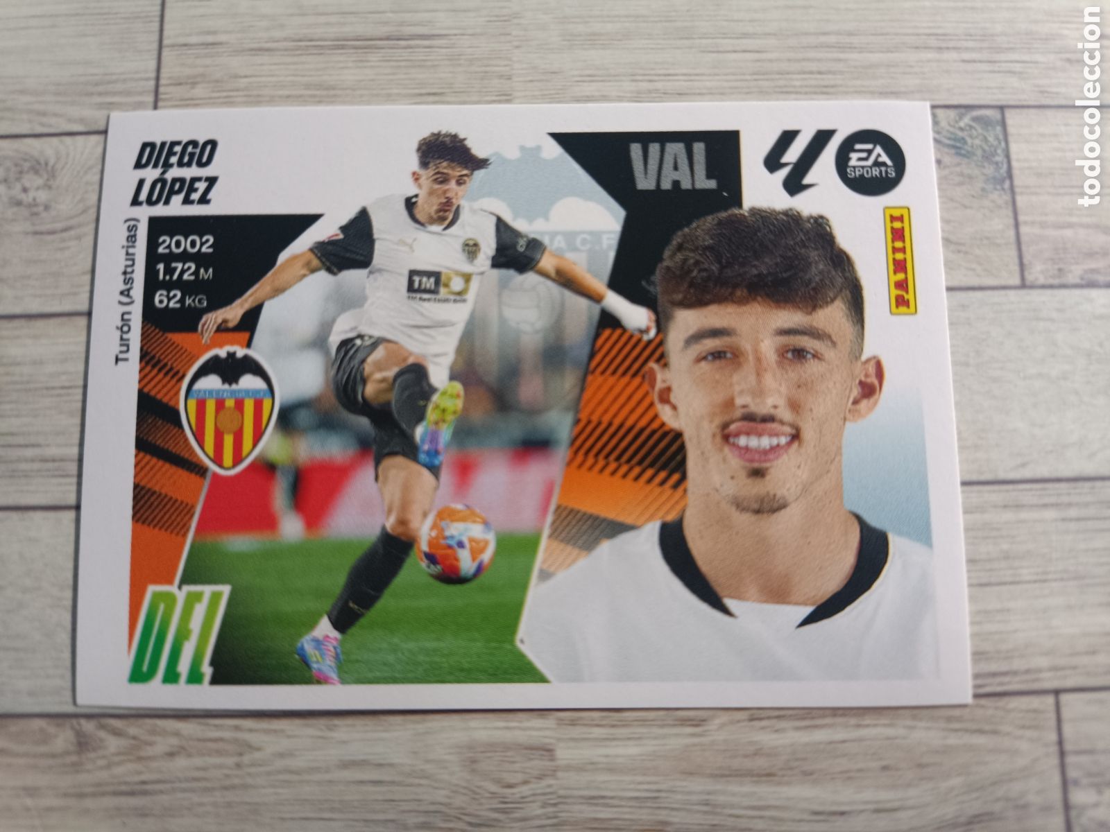 Figurine di Calcio: 20 DIEGO LOPEZ VALENCIA LIGA ESTE 2025 2026 PANINI 25 26 SIN PEGAR