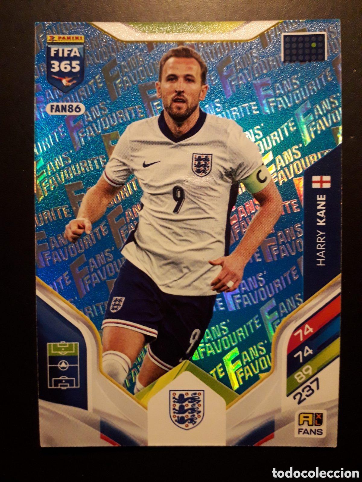Cromos de F&uacute;tbol: KANE INGLATERRA FAN86 BLUE FANS FAVOURITE ADRENALYN XL FIFA 365 PANINI 2026 PEDIDO M&Iacute;NIMO 3&euro;.
