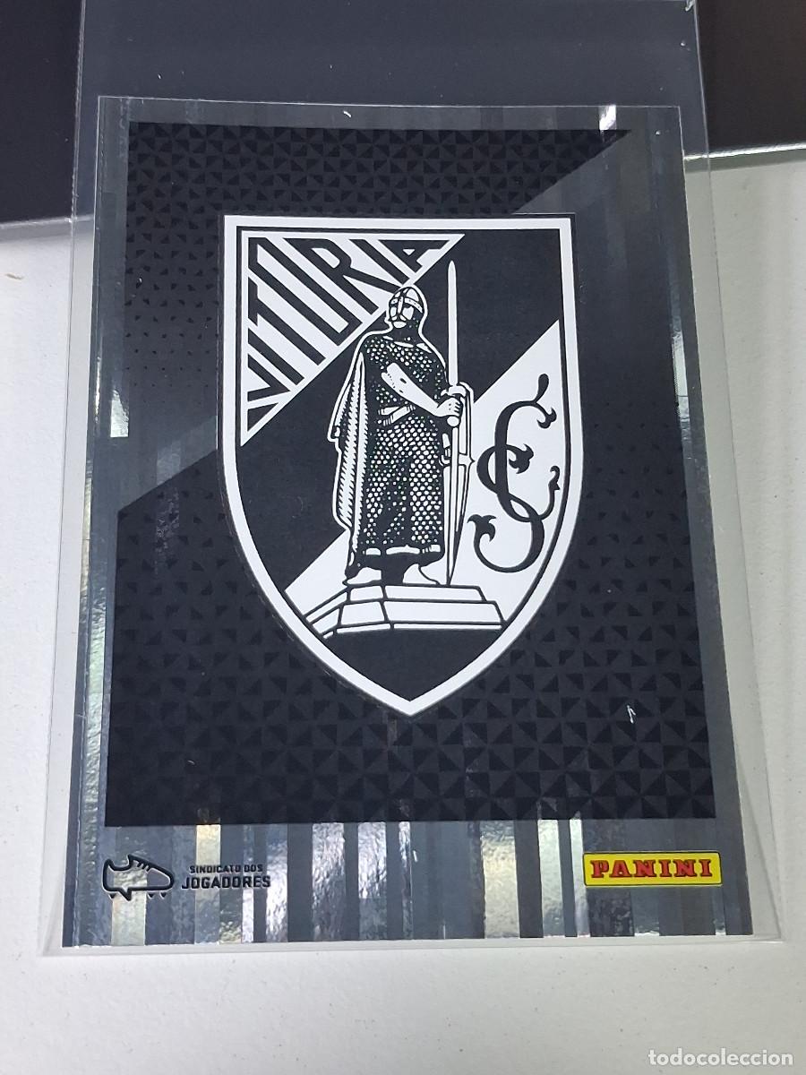 Cromos de F&uacute;tbol: A20 18 ESCUDO BADGE VITORIA DE GUIMARAES STICKER FUTBOL PANINI PORTUGAL 2025-2026 25 26 LIGA BETCLIC