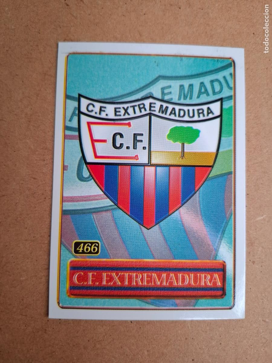 Cromos de F&uacute;tbol: MUNDICROMO 2000 2001 00 01 - 466 C.F. EXTREMADURA - ESCUDO / FRANCISCO DE LA HERA