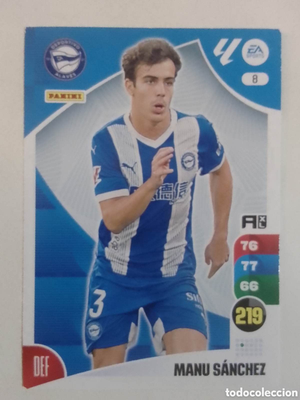 Cromos de F&uacute;tbol: Adrenalyn XL 2024-25 n&deg; 8 Manu S&aacute;nchez &bull; Alav&eacute;s.