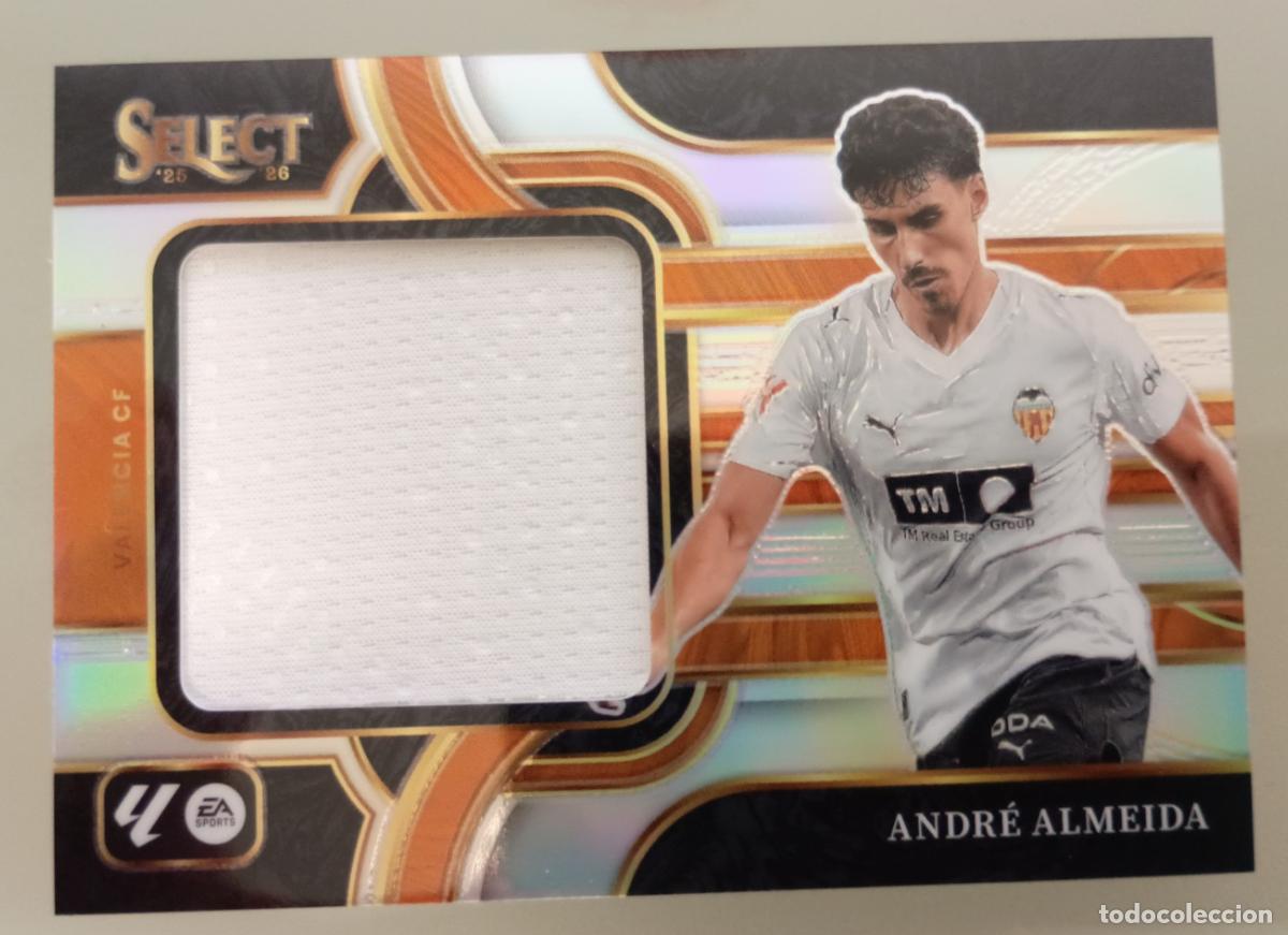 Cromos de F&uacute;tbol: Andr&eacute; Almeida (Valencia C. F.) Panini Select La Liga 2025-26 (Jumbo Swatches)