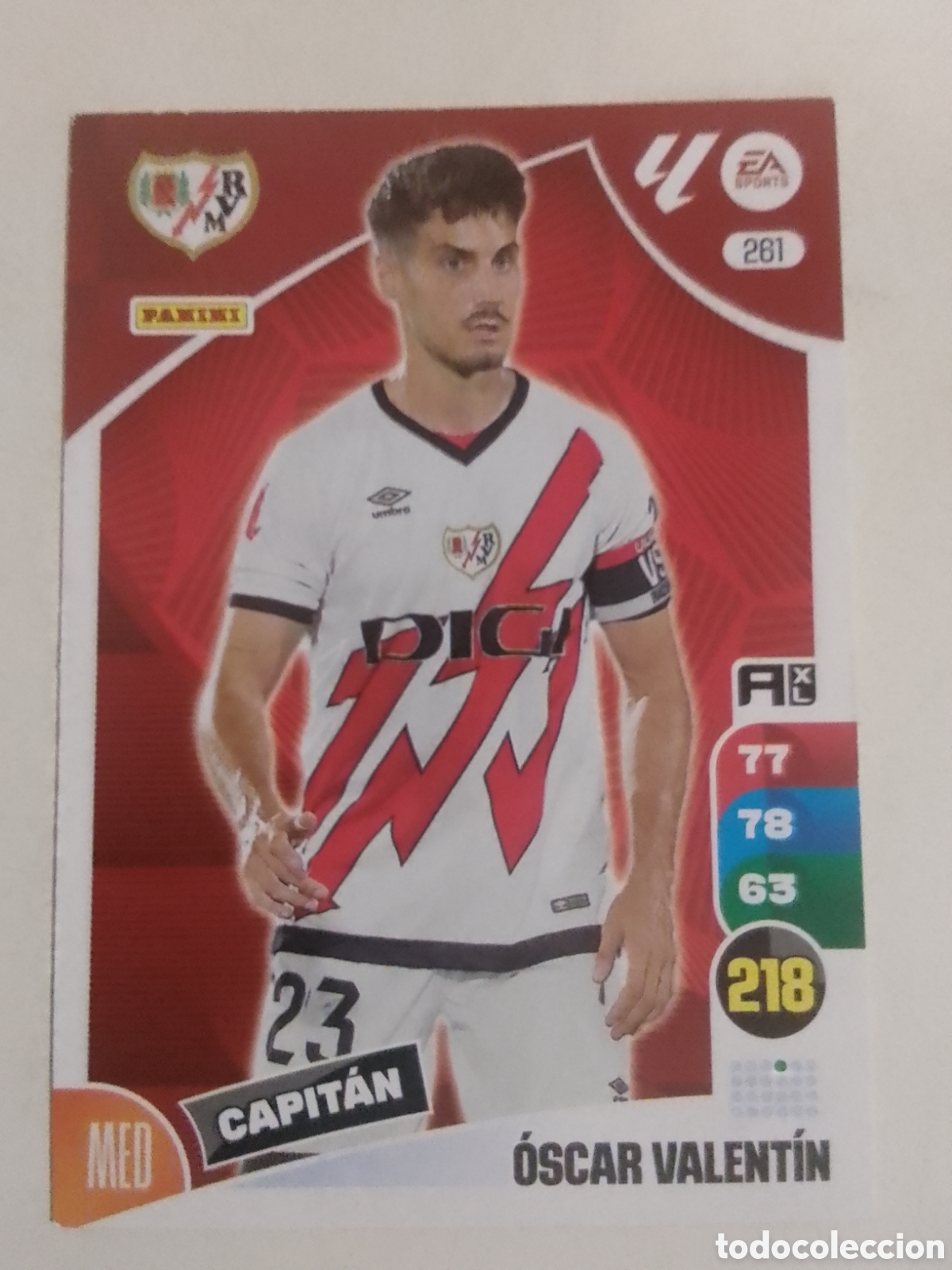 Cromos de Futebol: Adrenalyn XL 2024-25 n&deg; 261 &Oacute;scar Valent&iacute;n &bull; Rayo Vallecano. CAPIT&Aacute;N.