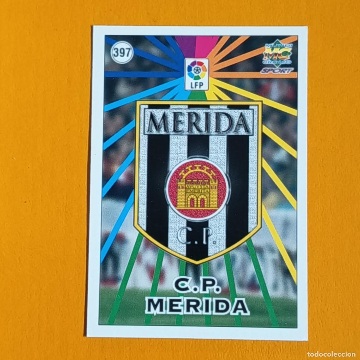 Football Stickers: 397 ESCUDO/PLANTILLA C.P M&Eacute;RIDA. LAS FICHAS DE LA LIGA 98-99. MUNDICROMO