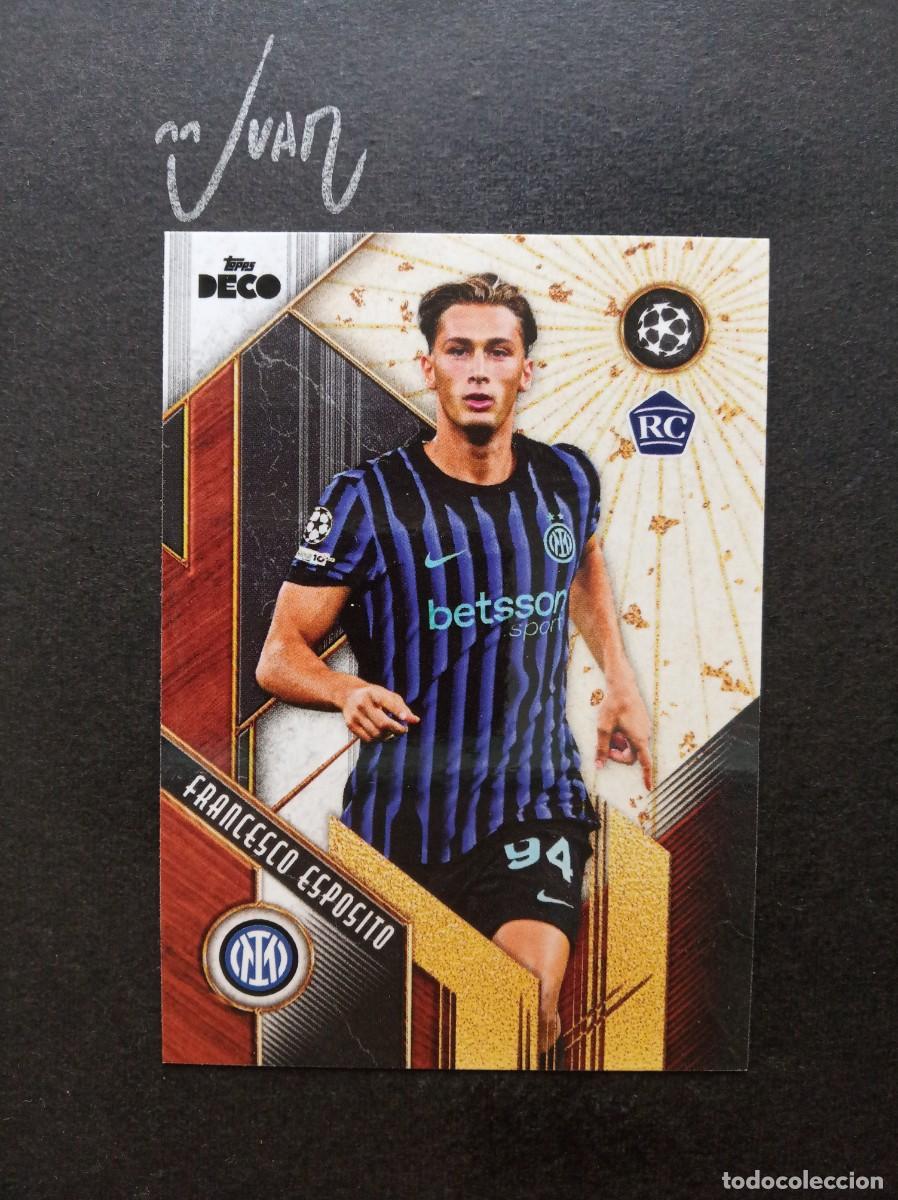 Football Stickers: L'NOUVEL SPIRIT ROOKIE ESPOSITO FC INTERNAZIONALE ⚽ TOPPS &reg; DECO UCC UEFA 2025 2026 25 26 NUEVO