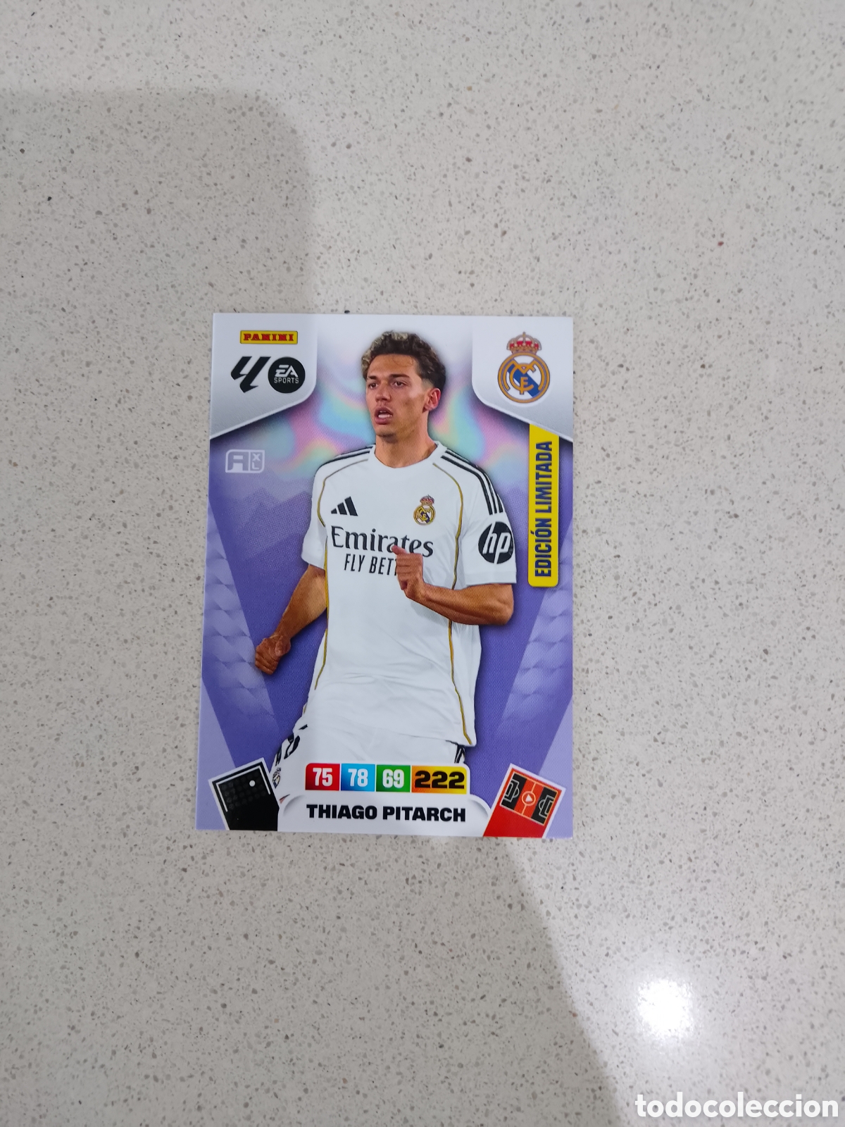 Fu&szlig;ball-Sticker: CARTA ROOKIE EDICI&Oacute;N LIMITADA THIAGO PITARCH REAL MADRID. ADRENALYN XL 25/26.