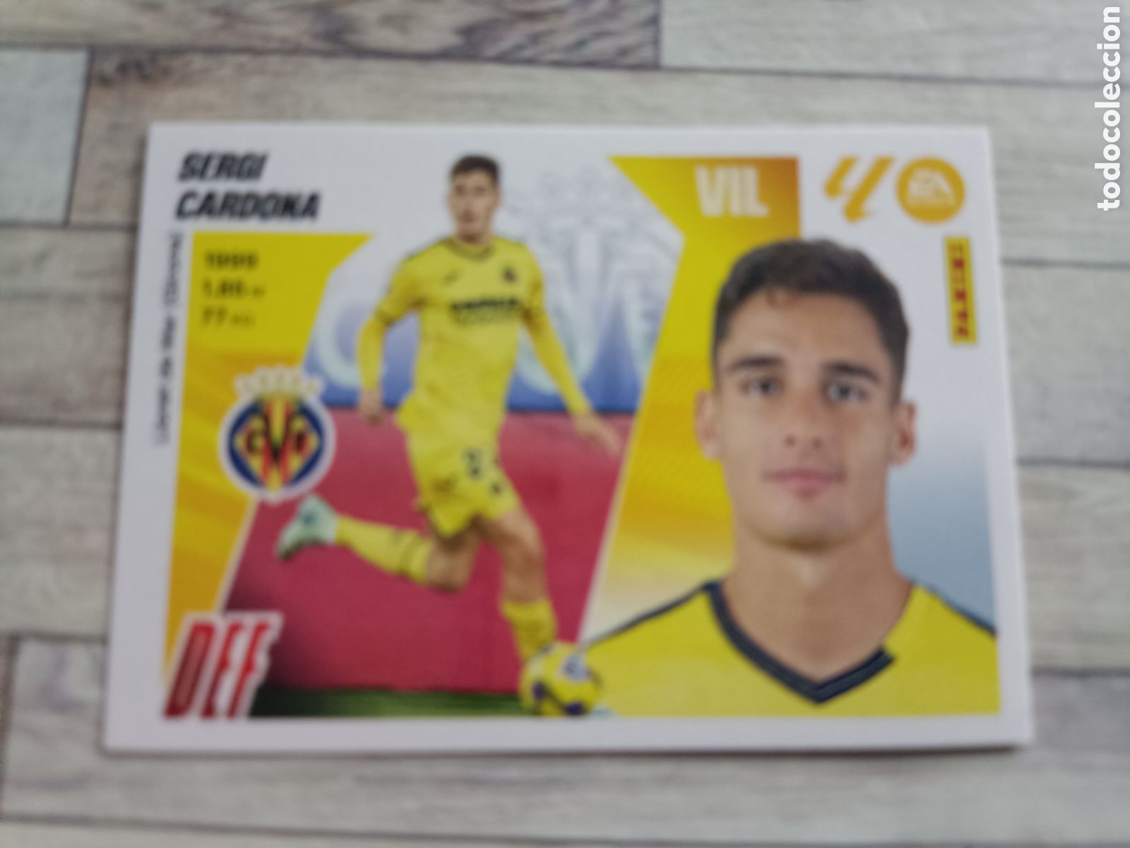 Cromos de F&uacute;tbol: 9 CARDONA VILLARREAL LIGA ESTE 2025 2026 PANINI 25 26 SIN PEGAR