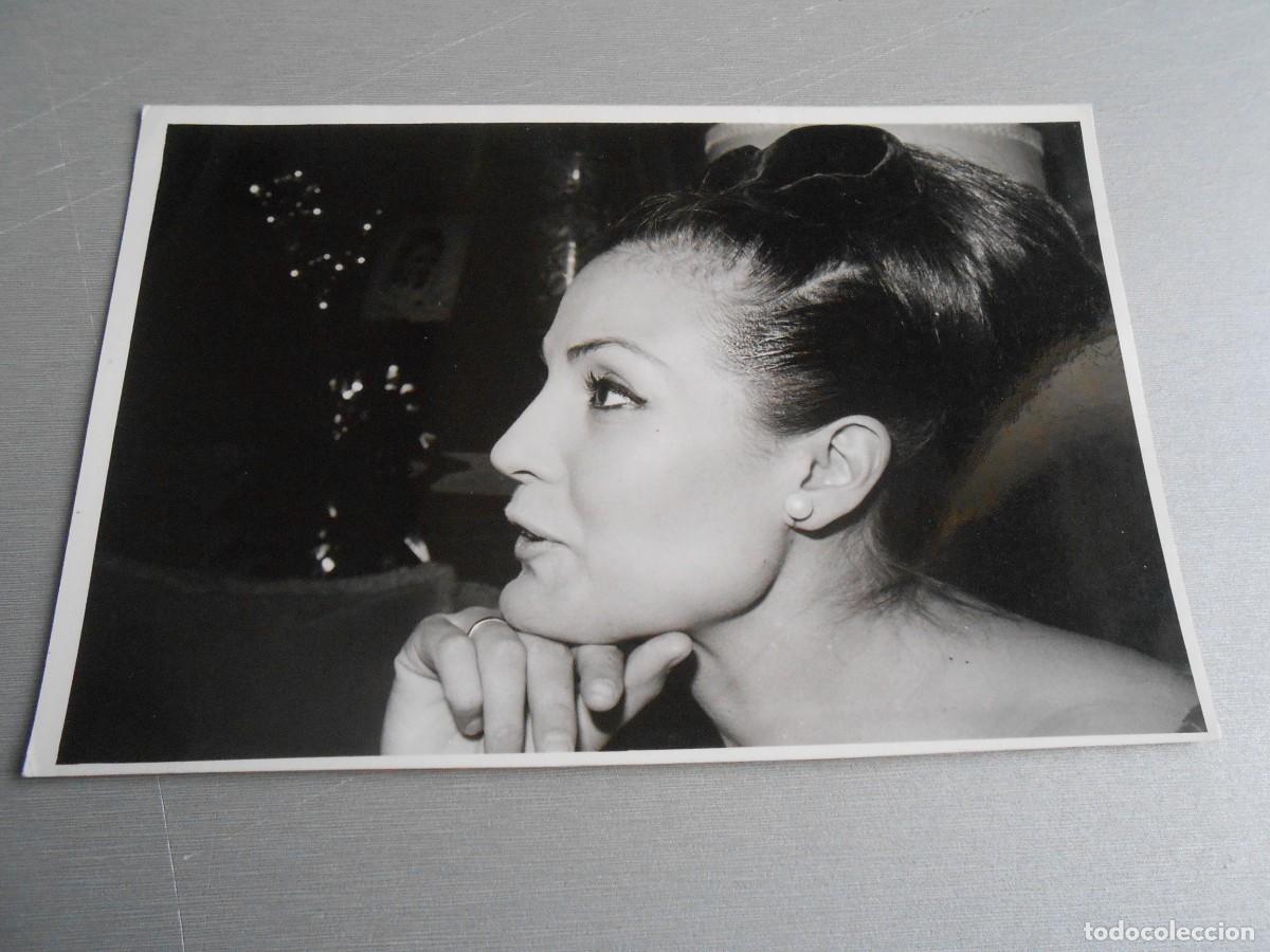 Cromos de F&uacute;tbol: FOTO de - CARMEN SEVILLA -, de 17,5 x 11,5 cms.