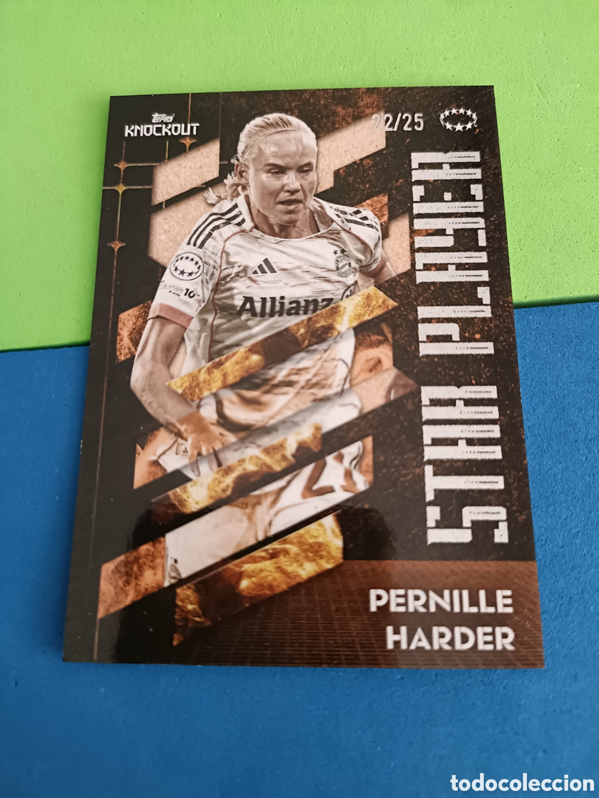 Fu&szlig;ball-Sticker: Topps Knockout Womens 2025 2026 25 26 - Numerada Paralela 22/25 Pernille Harder Real Madrid