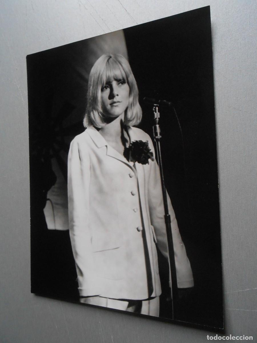 Cromos de F&uacute;tbol: FOTO de - SYLVIE VARTAN -, de 18 x 24 cms.