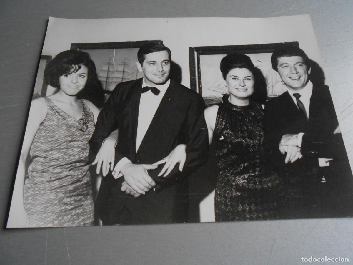 Cromos de Futebol: FOTO de - MAGDALENA IGLESIAS, MARTY COSENS y Otros -, de 24 x 18 cms.