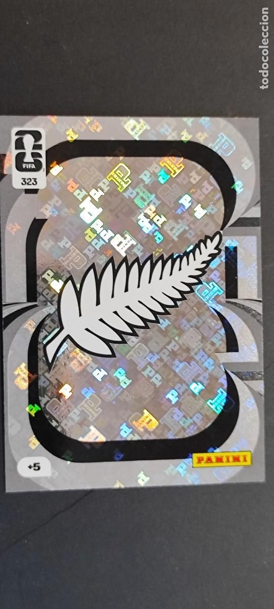 Cromos de F&uacute;tbol: ADRENALYN XL FIFA WORLD CUP 2026 CARD ESCUDO NUEVA ZELANDA # 323 PANINI