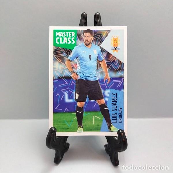 Figurine di Calcio: 60 LUIS SU&Aacute;REZ LOS &Iacute;DOLOS DE LA ROJA - CRACKS MUNDIALES CARREFOUR PANINI 2022 MASTER CLASS URUGUAY