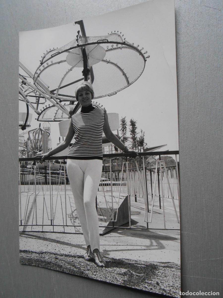 Cromos de F&uacute;tbol: FOTO de - TANIA VELIA -, de 12 x 18 cms.