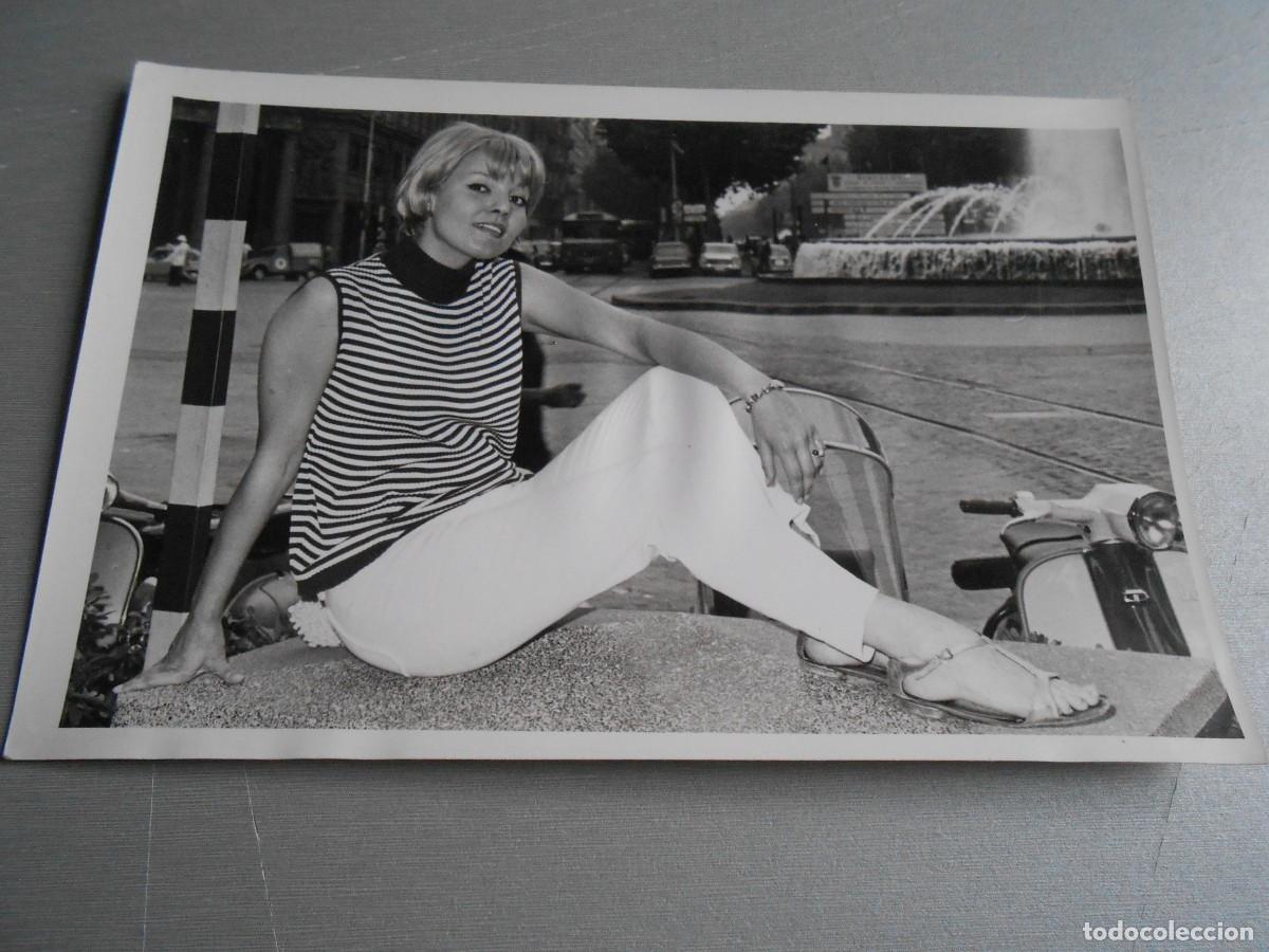 Cromos de F&uacute;tbol: FOTO de - TANIA VELIA -, de 18 x 12 cms.